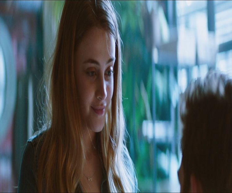 da, știu ce zici. eu am aflat că Jo e sora lui Katherine de pe wikipedia, chit că îmi suna - Cine s-ar fi gândit că o să ajungem la episodul 2