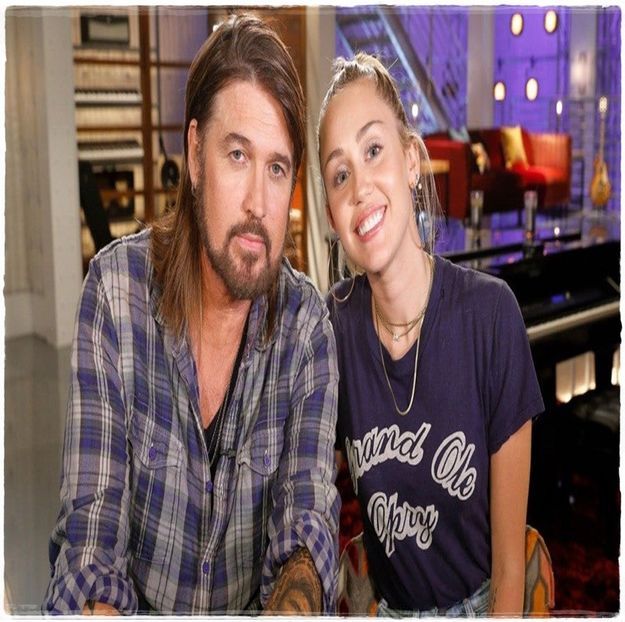 Am obs! Cred că te las, mă bag la un lol sau la serial!! Vorbim pe wap dacă e pa te iubesscccccccccc - Cine s-ar fi gândit că o să ajungem la episodul 2