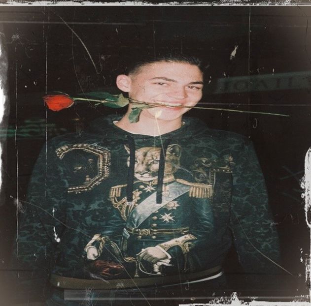 * apare ip în fața ei * Acm îți convine ? - Cine s-ar fi gândit că o să ajungem la episodul 2