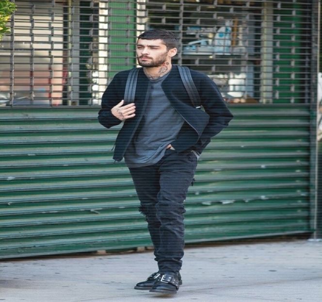 — De îndată ce brațele acesteia produc înconjurarea propriului gât, palmele și le așază pe de - 10 Something we gotta maintain