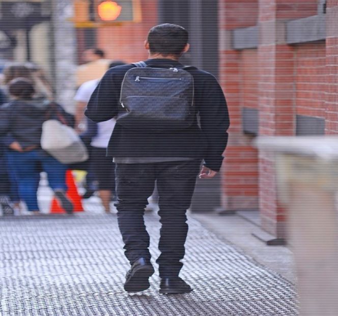 — Apleca propriul cap, diminuând distanța până ce îi fură acesteia un sărut imediat. Totuși, - 10 Something we gotta maintain