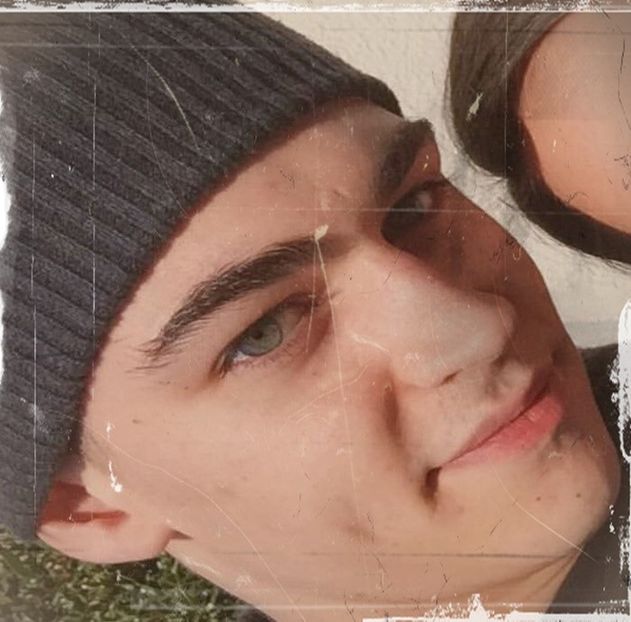 Nu cred c-ai vrea să facem o reuniune cu toții aici, acum. :)) Sau ai putea s-o suni pe mama cl. - Cine s-ar fi gândit că o să ajungem la episodul 2