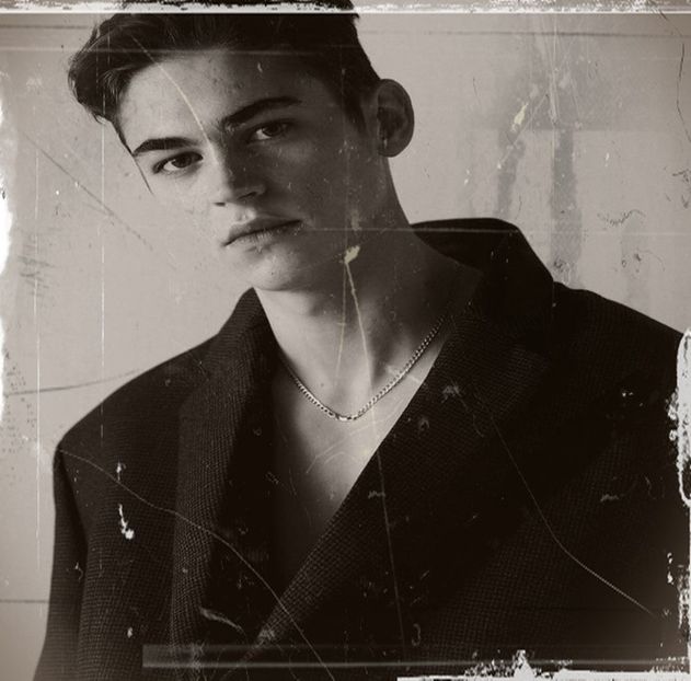 De ce nu? Vorbesc destul de des cu ea.. ;). Mușc-o tu... Când ți-am zis eu așa cv vreodată? cl. - Cine s-ar fi gândit că o să ajungem la episodul 2