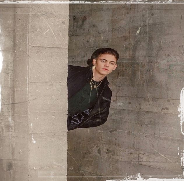 Știu frt acum când mă gândesc și mie-mi pare rău... Mă influențezi să-l citesc și p-ăla.. cl. - Cine s-ar fi gândit că o să ajungem la episodul 2