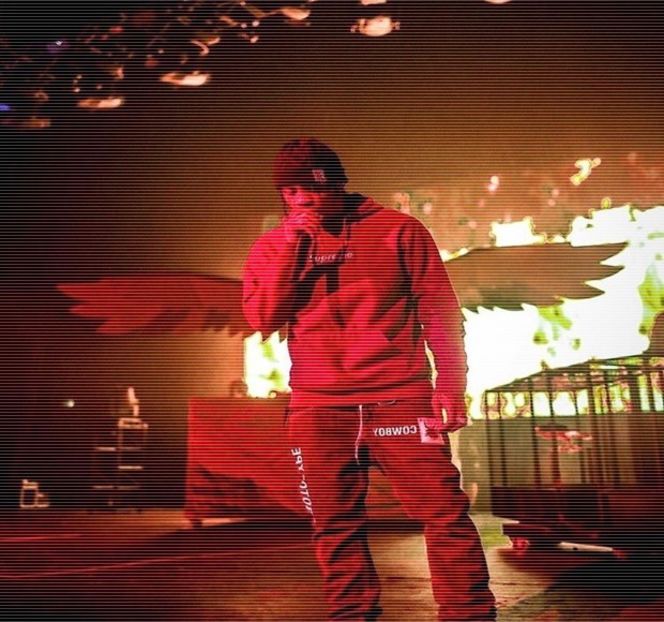 — Să îl ofere în faţa actualei sale iubite, conscând foarte bine situaţia lui amoroasă din trecut. - 10 Something we gotta maintain