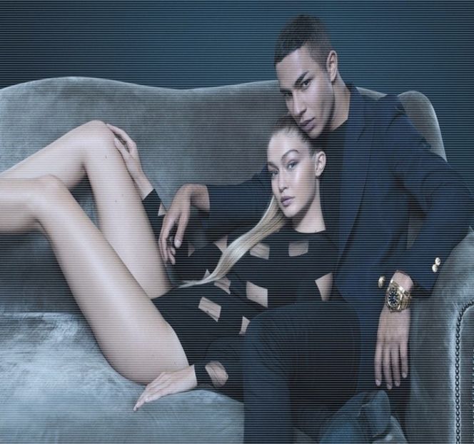 — Menţine tăcută pe tot parcursul scenei create, aluzia rostită printre buze de către individul - 10 Something we gotta maintain