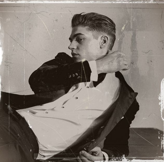 Nu mai înțeleg ce vrei de la mine... Explică-mi, te rog, ca la proști. - Cine s-ar fi gândit că o să ajungem la episodul 2