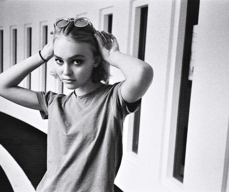 N-aș merge chiar așa departe. M-ar face mulțumită doar. - Cine s-ar fi gândit că o să ajungem la episodul 2