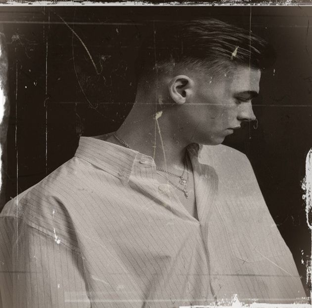 # observă că duce lipsă de atenție și își continuă trb. #Lily. Okk #Cher. - Cine s-ar fi gândit că o să ajungem la episodul 2