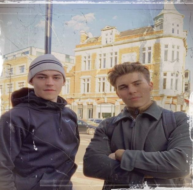 Cine a zis că sunt un gentleman? :)) #Cher. PLus? =)))))))))))))))))))))))) - Cine s-ar fi gândit că o să ajungem la episodul 2