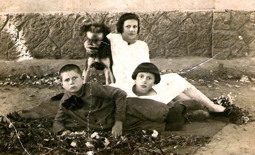 Cu surorile Victoria si Rodica (1924) - 1-2 T