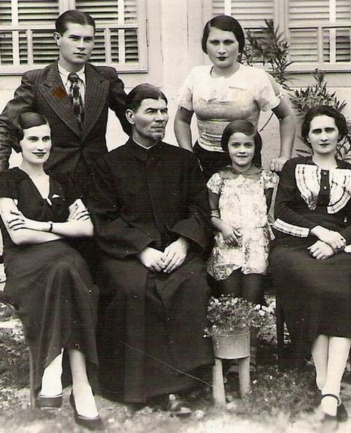 Familia pr. Zainescu la Bazargic (1934) - 1-2 T