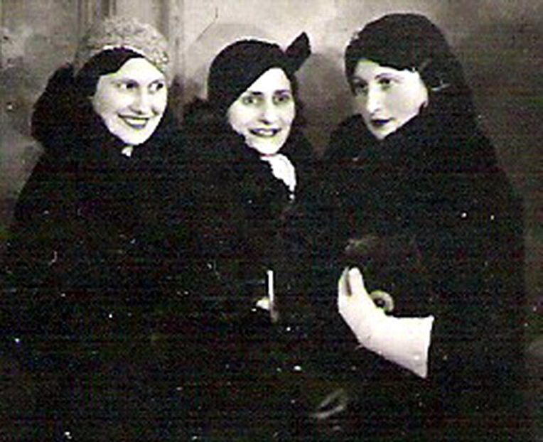 1936 MARIA ZAINESCU INTRE FIICELE SALE, VICTORIA SI RODICA - 1-2 T