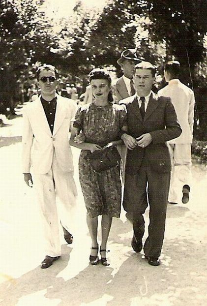 1939 UN APROPIAT, MAMA SI TATA - 1-2 T