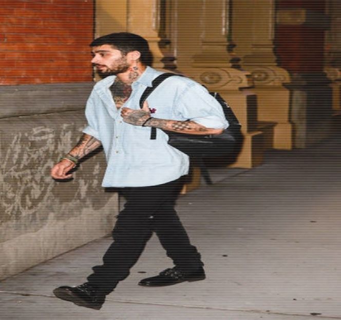 — Ei, rostind abia atunci când atenţia şi-o concentrează asupra celorlalţi: „Acum o lună,” - 10 Something we gotta maintain