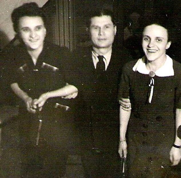 1940 PARINTII MEI[ST] LA UN SPECTACOL - 1-2 T