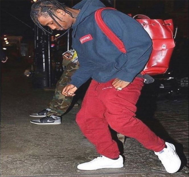 — Imediat, frâiele conversaţiei sunt din nou preluate de către amicul său, Zayn, ale cărui - 10 Something we gotta maintain