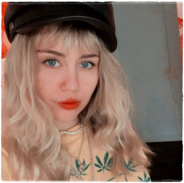 asta) să pui pe cineva să șteargă pe cineva anume sau să îi dea block pe insta. Ce plm? - - Cine s-ar fi gândit că o să ajungem la episodul 2