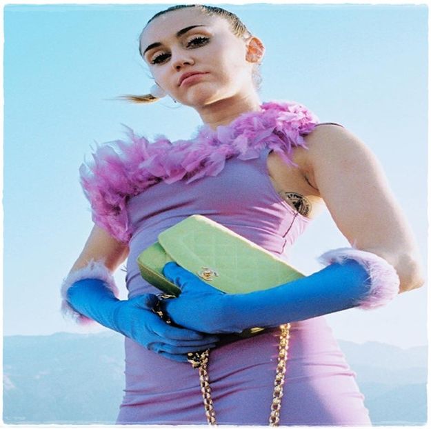 Așa eram și eu. :)))) În a 12a de Dragobete liceul nostru a organizat o chestie care presupunea - - Cine s-ar fi gândit că o să ajungem la episodul 2