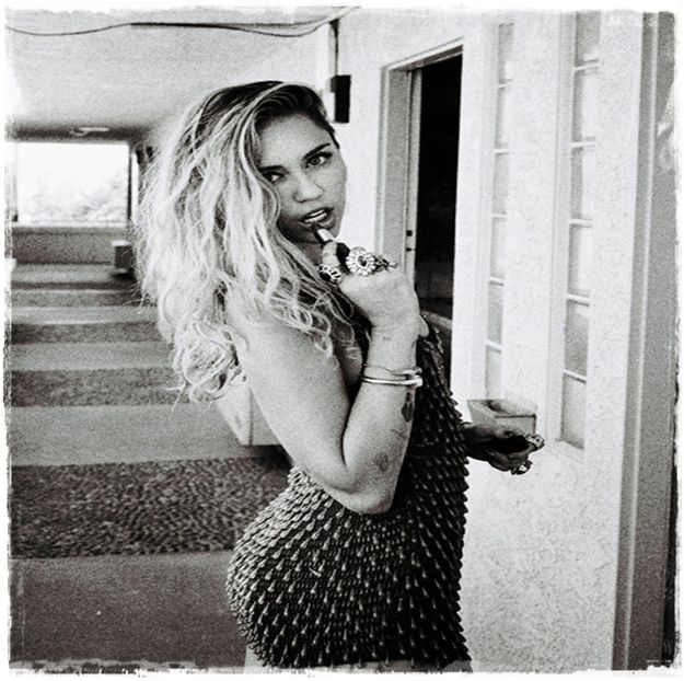 că știi ce fel de persoană ești, și nu te-ai gândi niciodată că o persoană care face un pic parte - - Cine s-ar fi gândit că o să ajungem la episodul 2