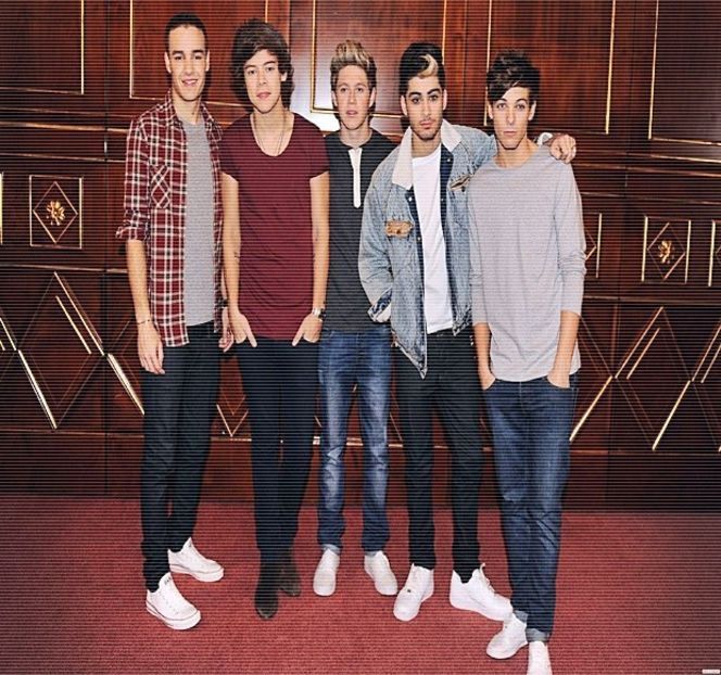 — Imediată își retrage brațul din strânsoarea acesteia, depărtându-se un pas cu spatele ca - 10 Something we gotta maintain