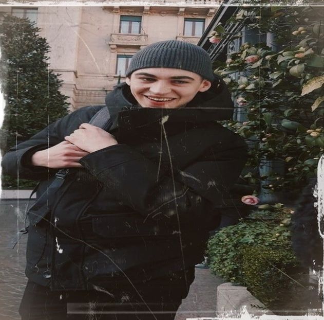 VĂ DAȚI SEAMA ORE DE LA 8 LA 8?? Noroc că am pauza aia - Cine s-ar fi gândit că o să ajungem la episodul 2