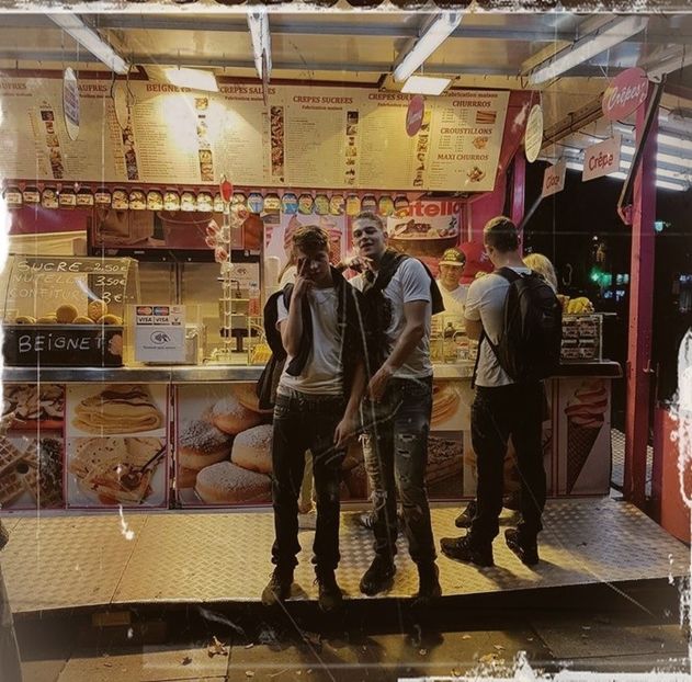 Deci eu am ceva în cap și nush dacă s-o fac sau nu :)))))): Ed Westwick dă repost pe story cl. - Cine s-ar fi gândit că o să ajungem la episodul 2