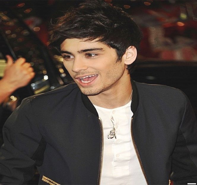 — Zâmbetul îi preia din nou forma buzelor, dar în schimb alege să rămână tăcut, oferindu-i - 10 Something we gotta maintain