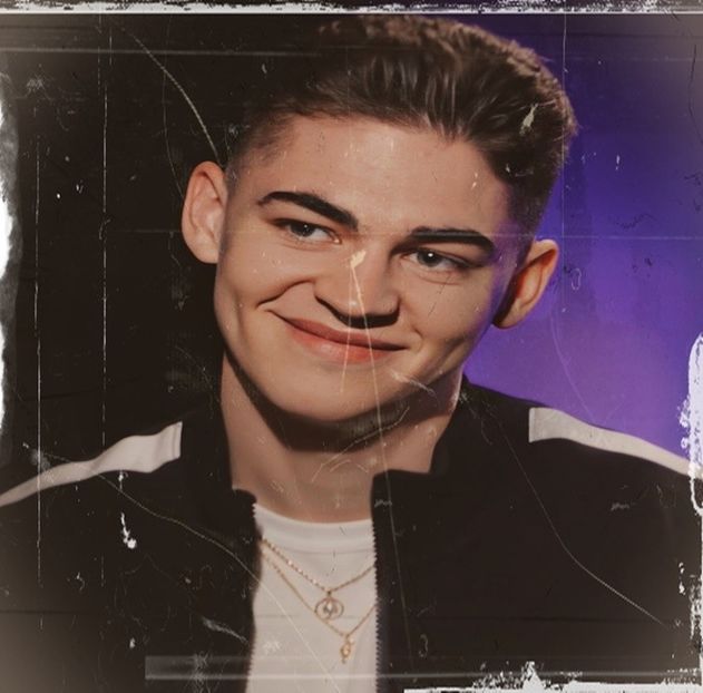 Mă bucur că te-am amuzat că nu prea-mi mai funcționează creierul la ora asta..... cl. - Cine s-ar fi gândit că o să ajungem la episodul 2