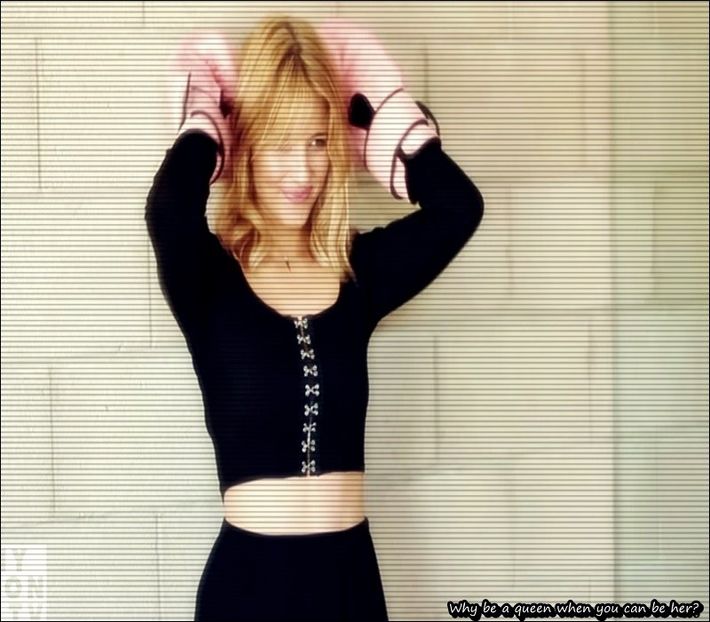 *se da jos din masina*La fix am ajuns!! STAI..trebuie sa-ti zic ceva urgent! - episodul 76