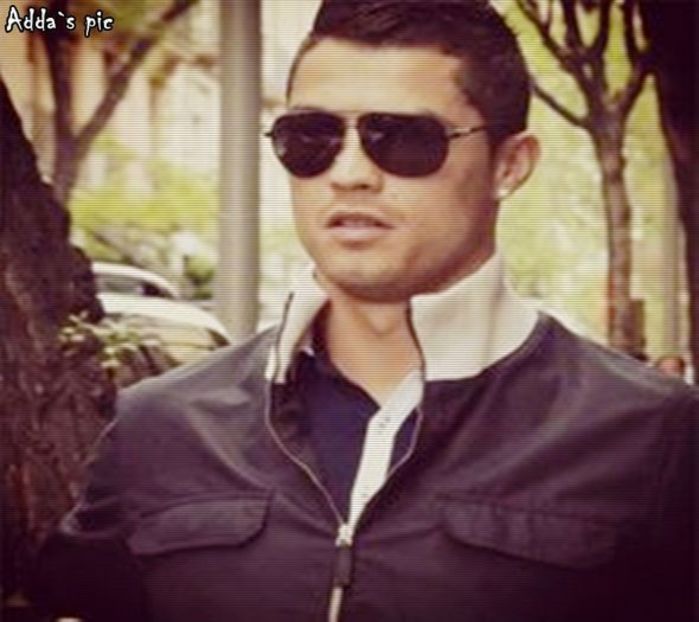 *iese pe poarta cu 2 saci de gunoi*Maria?Iubirea meaaa..ai venit sa ne impacam,asa-i? - episodul 76