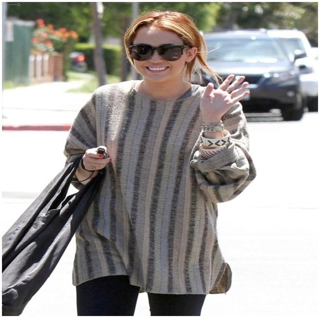 Era o salopetă roșie, cred că și acum mai am pozele în telf. :))) Nici mie sincer, mai e puțin - - Cine s-ar fi gândit că o să ajungem la episodul 2