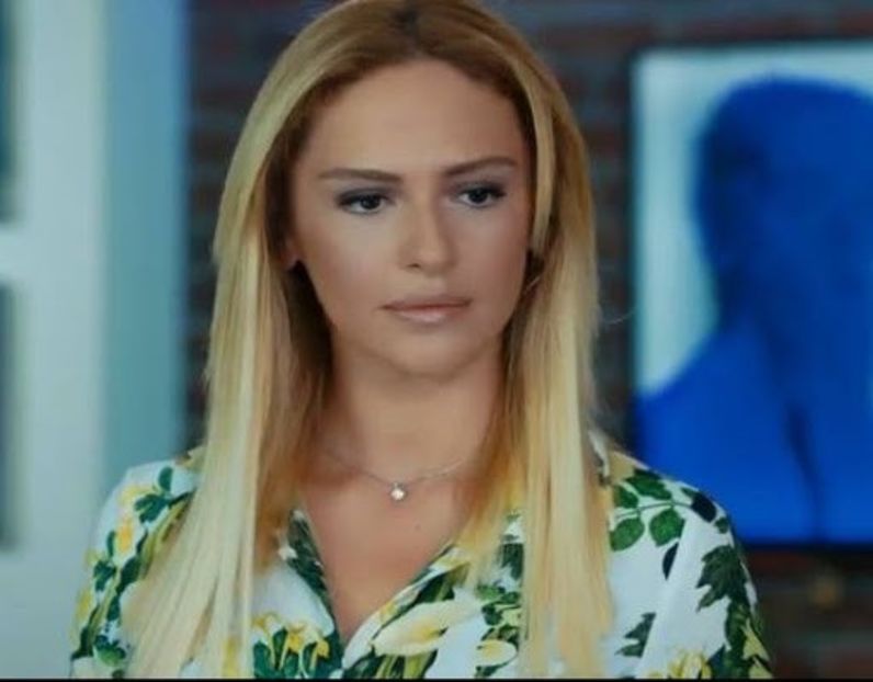 Sinem Ozturk-Yasemin Kayalar - Kiralik așk
