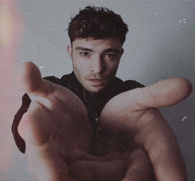 Acolo nu-i shaorma??? Nu și nici n-am mâncat... Mda și după tine csz..... - Starbucks