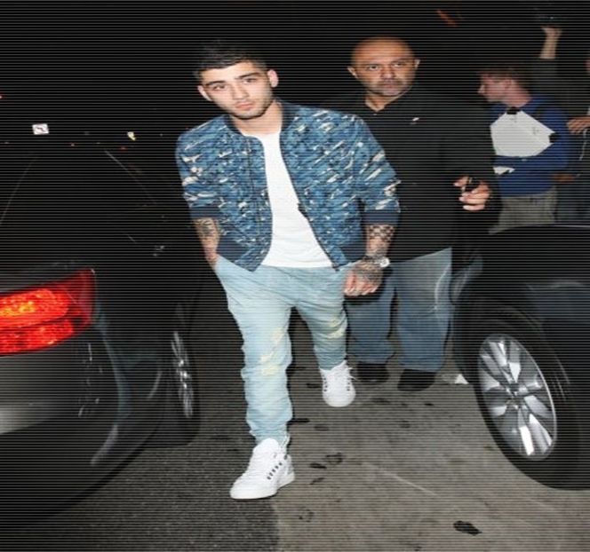 — Dat fiind faptul că o replică nu tinde să apară din partea ei, trage adânc aer în piept şi - 10 Something we gotta maintain