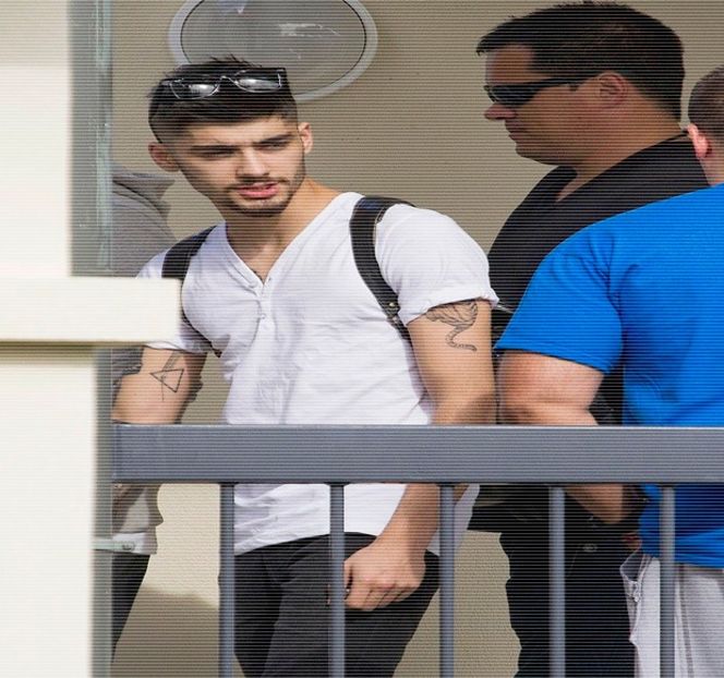 — Acesteia, trăgând de ambalajul din interior doar pentru a ieşi la iveală una dintre perechile - 11 Quit talking all that nonsense