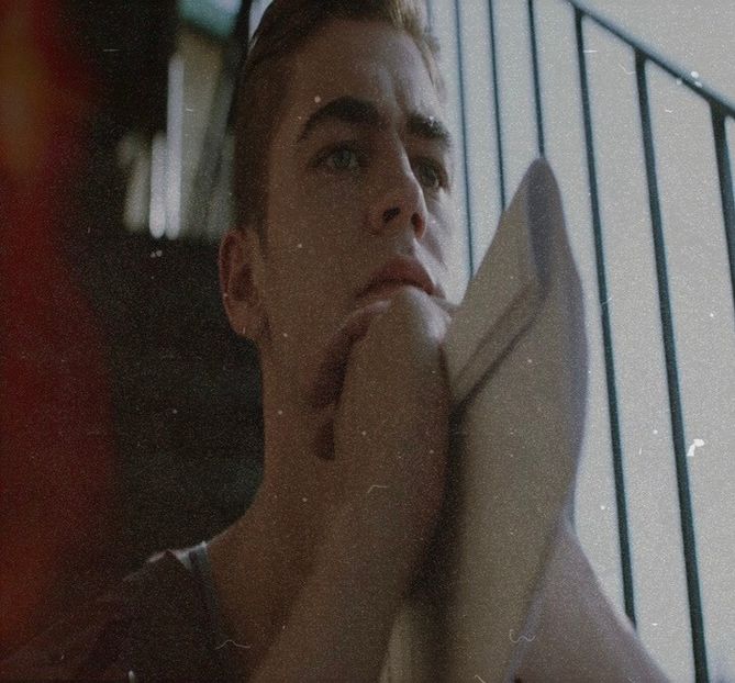 Uite d-asta nu te vrea mama ca noră că ești agresivă ! * se freacă în zona agresată*.... - Episodul 3