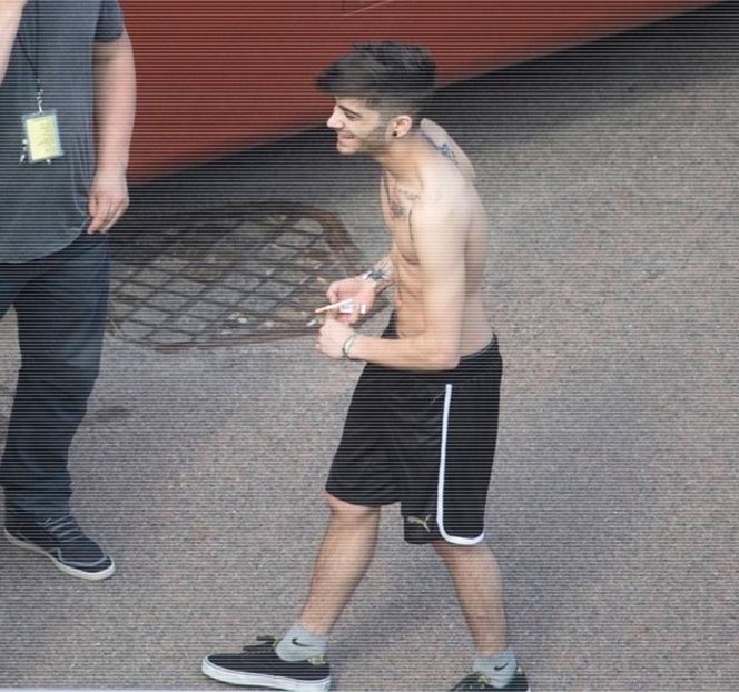 — Astfel, capul şi-l îndreaptă într-acea zonă, identificându-i pe amicii săi, Fai reprezentând - 11 Quit talking all that nonsense