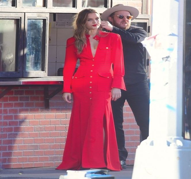 — Să o analizeze îndeaproape pe respectiva, motiv pentfru care, sfârşeşte a profita de ocazia - 11 Quit talking all that nonsense