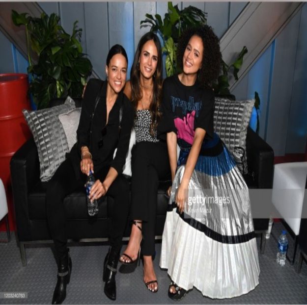 ―  Observase șcena dintre Alessa și Alex, dar era mult prea fericită în aceste momente - xE01xS01 haters gonna h a t e