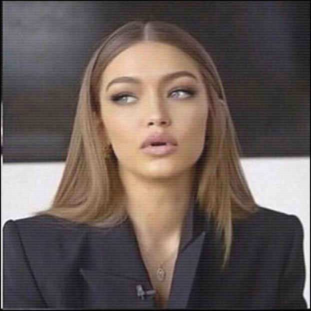 Ochii i se lărgesc în momentul în care Christian îi povestește despre cum stau lucrurile în - xE01xS01 haters gonna h a t e