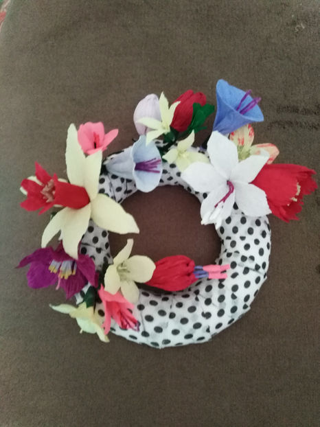 coroniță cu flori din hrtie creponată - DECORATIUNI DE PASTE HAND MADE de vnzare