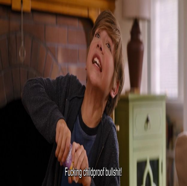 ―  Se uită la Damon și zâmbește larg, având ciocolată în jurul gurii. „Mami m-a învătaț - xE01xS01 haters gonna h a t e
