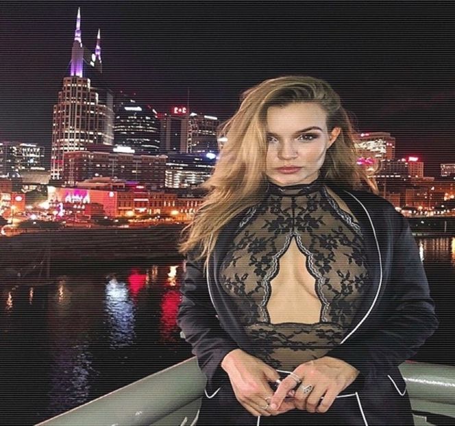 — Pregătită să revendice un alt pahar, intenţia îi este oprită în clipa în care îşi aude propriul - 11 Quit talking all that nonsense