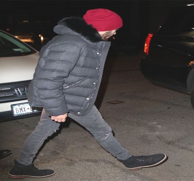 — Vizual dintre amândoi ajunge prelungit până ce în acelaşi timp, este şi rupt, el decizând - 11 Quit talking all that nonsense