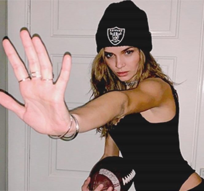 — De parcă aş fi fost vreo necunoscută şi nimic mai mult. Mă scoate din sărite, efectiv mă - 11 Quit talking all that nonsense