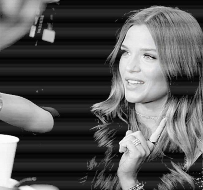 — Imediat ce liftul se opreşte, păşeşte uşor în afara acestuia, fără a se opri din mers până - 11 Quit talking all that nonsense