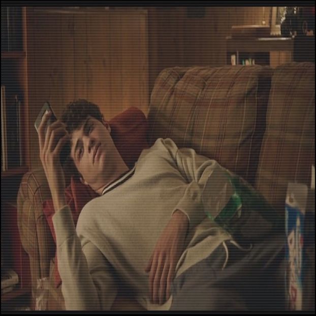 se duce și o cuprinde în brațe, asigurând-o că acum e în siguranță și că nimeni nu îi va - xE02xS01 haters gonna h a t e