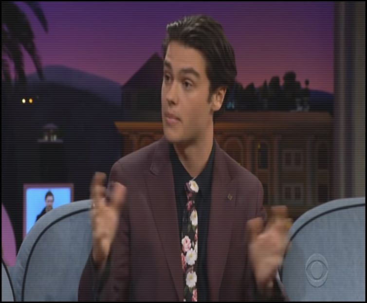 — schimbarea unui neon, reușise să mă plesnească cu ușa asta, deschizând-o-ntr-un moment - Métamorphoses! Pri0m1is liber