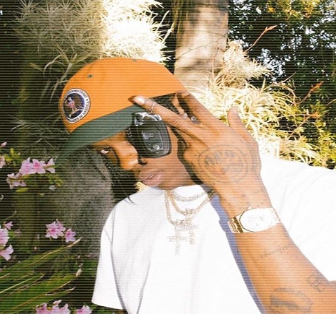 — Reuşeşte ca după doar câteva secunde să nimerească contactul necesar apelării, astfel - 11 Quit talking all that nonsense